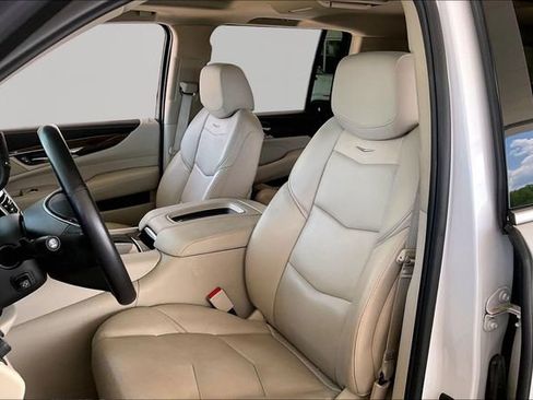 Used 2019 Cadillac Escalade ESV Luxury AWD/4WD image 15
