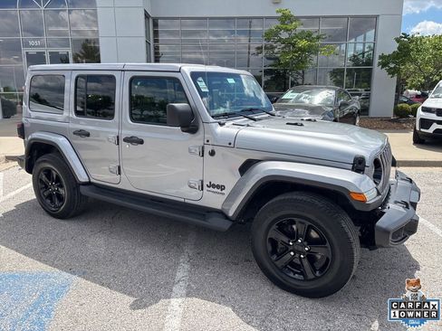 Used 2020 Jeep Wrangler Unlimited Sahara AWD/4WD image 32