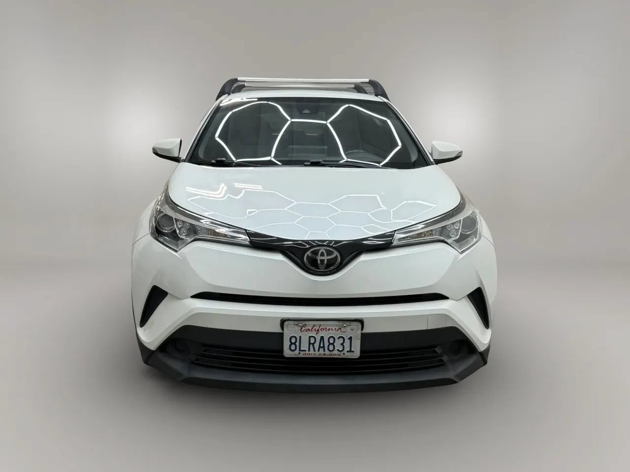 Used 2019 Toyota C-HR XLE FWD image 3