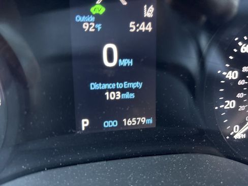 Used 2024 Toyota Sienna XLE image 2