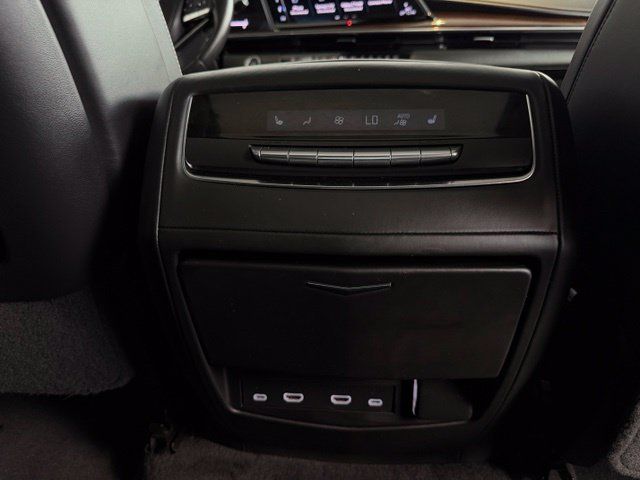 Used 2023 Cadillac Escalade ESV Premium Luxury Platinum AWD/4WD image 31