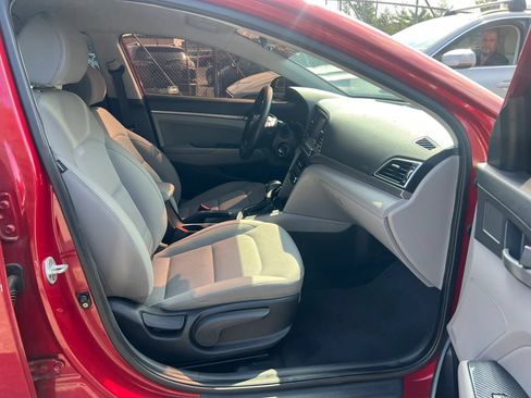 Used 2017 Hyundai Elantra SE FWD image 30