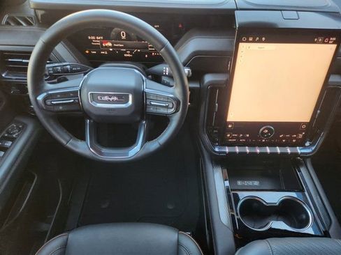 Used 2025 GMC Yukon XL AT4 w/ AT4 Premium Package image 30