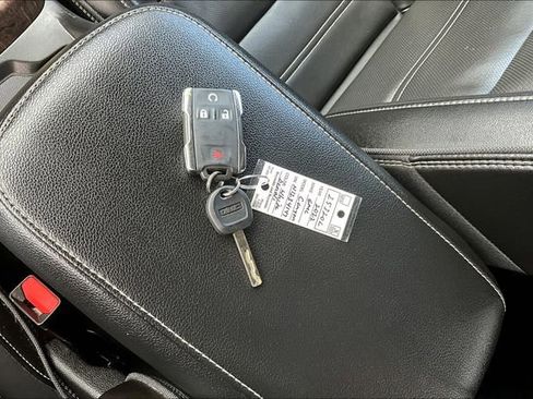 Used 2022 GMC Canyon Denali image 9