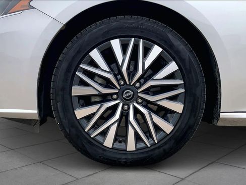 Used 2024 Nissan Altima 2.5 SV image 10