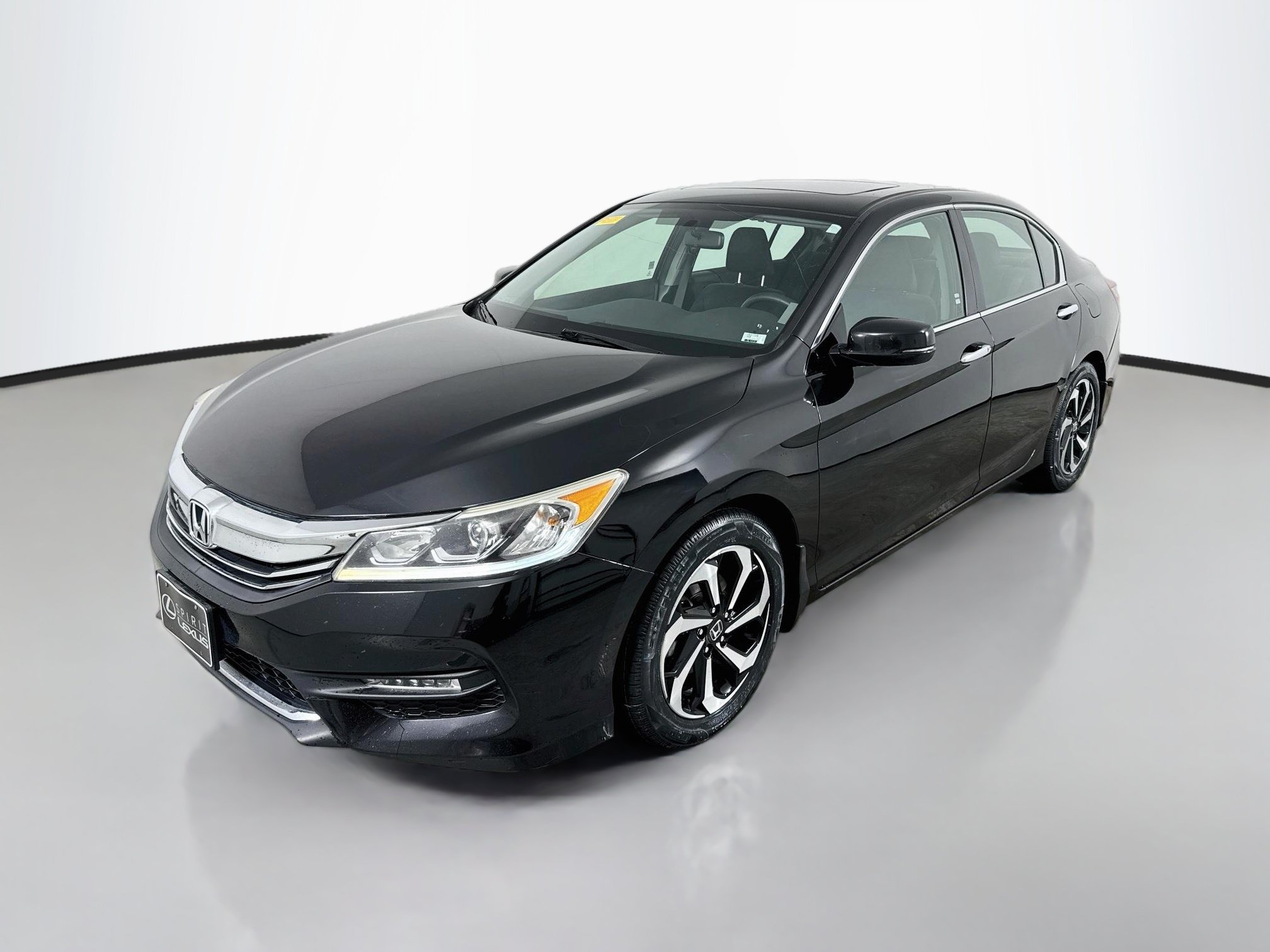 Used 2016 Honda Accord EX image 2