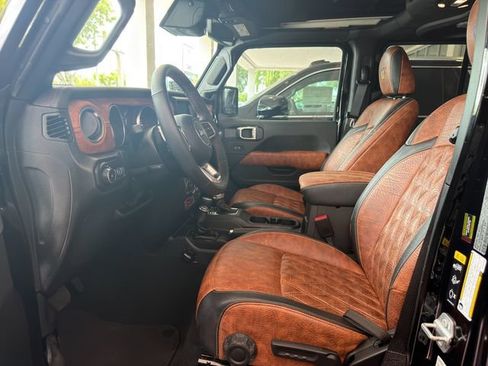 Used 2022 Jeep Wrangler Unlimited Rubicon w/ Trailer Tow Package AWD/4WD image 11