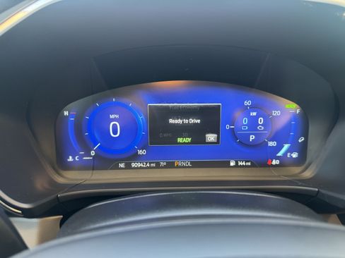Used 2020 Ford Escape Titanium FWD image 11