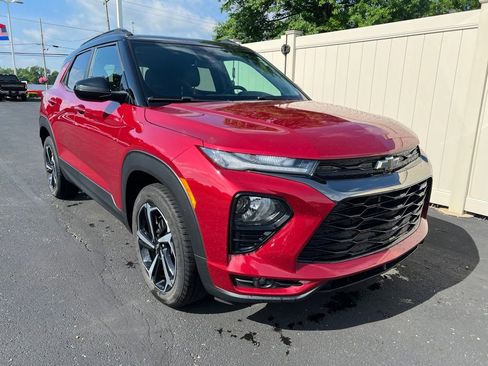 Used 2021 Chevrolet TrailBlazer RS w/ Convenience Package FWD image 2