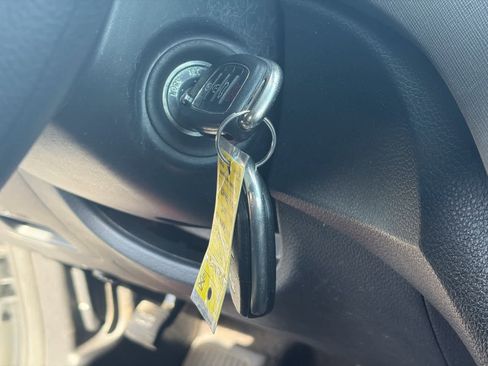 Used 2017 Hyundai Santa Fe SE image 25