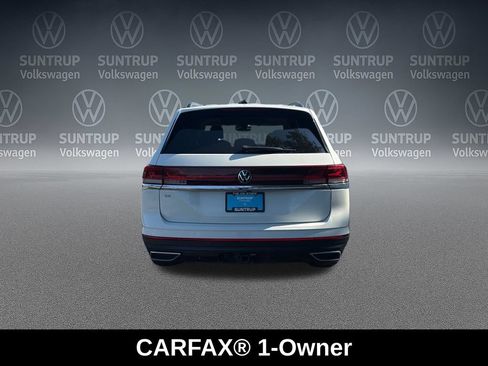 Used 2024 Volkswagen Atlas SE w/ Panoramic Sunroof Package FWD image 4