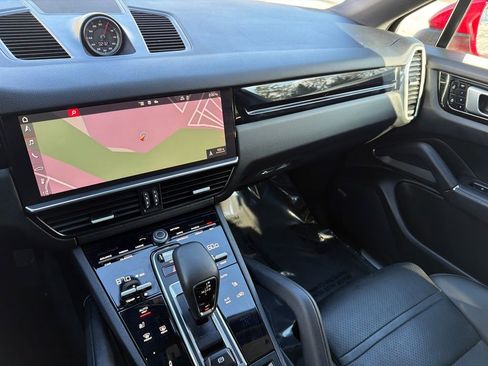 Used 2021 Porsche Cayenne Coupe image 25