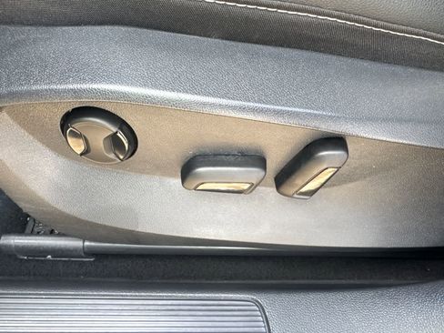 Used 2023 Volkswagen Taos SE image 24