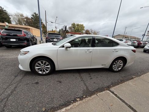 Used 2013 Lexus ES 300h image 4