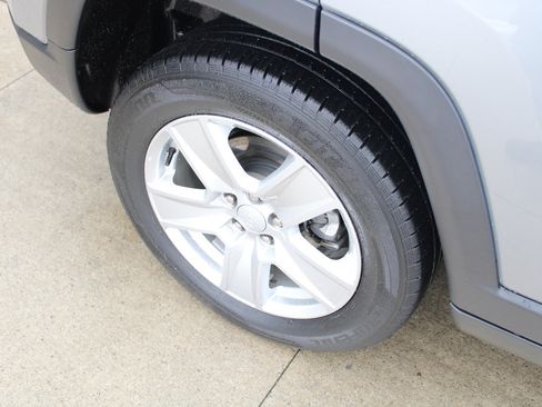 Certified 2022 Jeep Compass Latitude image 35