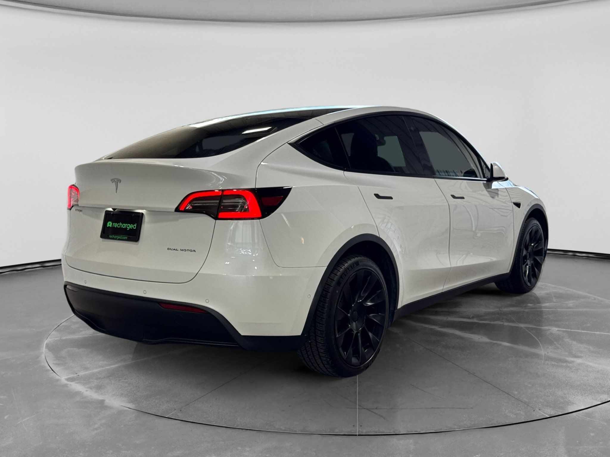 Used 2022 Tesla Model Y Long Range AWD/4WD image 3