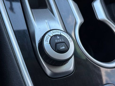 Used 2020 Nissan Pathfinder S AWD/4WD image 22