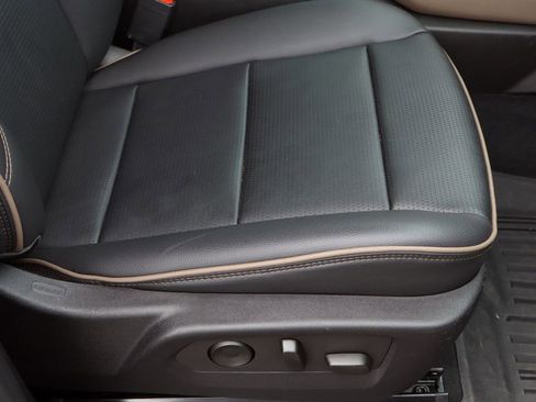 Certified 2023 GMC Canyon Denali w/ Denali Black Edition image 31