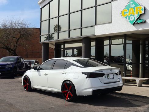 Used 2023 Nissan Altima 2.0 SR image 9