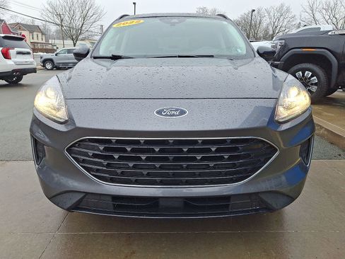 Used 2022 Ford Escape SE w/ SE Sport Appearance Package image 2