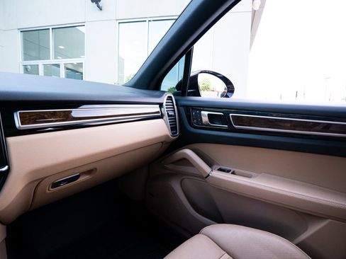 Used 2023 Porsche Cayenne Platinum Edition AWD/4WD image 42