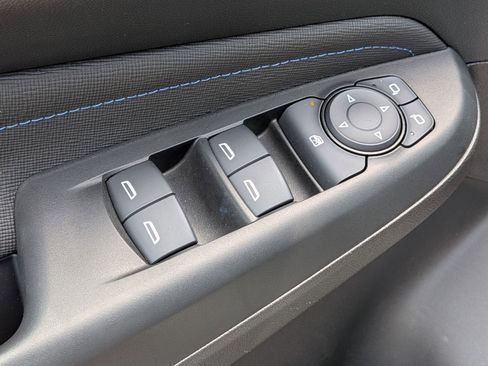 Used 2025 Buick Envista Sport Touring image 13