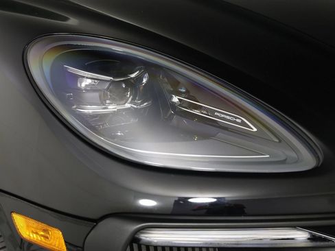 Certified 2023 Porsche Macan S AWD/4WD image 28