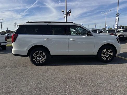 New 2025 Ford Expedition Active image 4