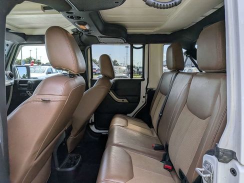 Used 2017 Jeep Wrangler Unlimited Sahara AWD/4WD image 13