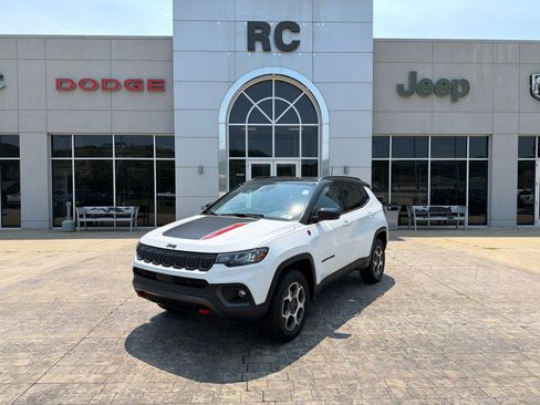 Used 2022 Jeep Compass Trailhawk w/ Sun and Sound Group AWD/4WD image 4