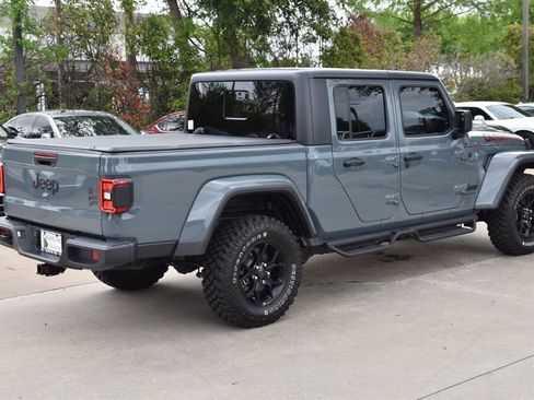 Used 2025 Jeep Gladiator Sport AWD/4WD image 7