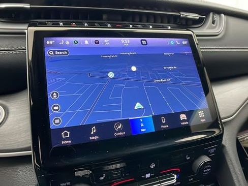 Used 2023 Jeep Grand Cherokee L Limited image 21