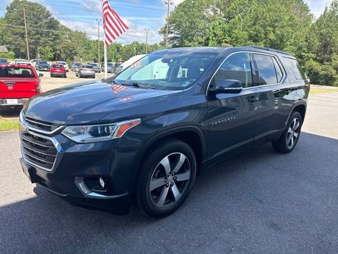 Used 2019 Chevrolet Traverse LT w/ LT Premium Package AWD/4WD image 3