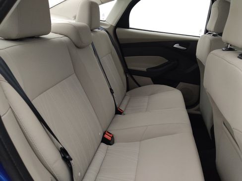 Used 2018 Ford Focus SE w/ Cold Weather Package FWD image 19