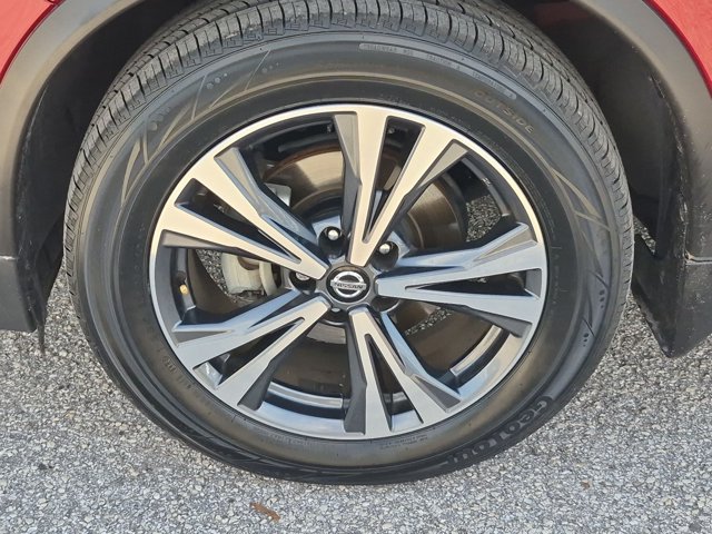 Used 2019 Nissan Rogue SV w/ Premium Package FWD image 24