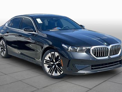 Used 2026 BMW 540i xDrive w/ Premium Package AWD/4WD image 2