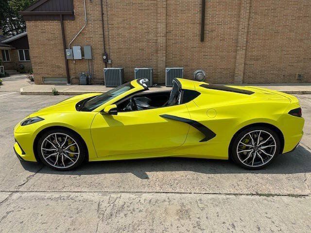 Used 2023 Chevrolet Corvette Stingray Premium Cpe w/ Z51 Performance Package RWD image 2