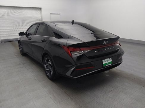 Used 2024 Hyundai Elantra Limited FWD image 5