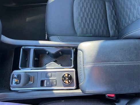 Used 2024 Nissan Pathfinder SV image 15