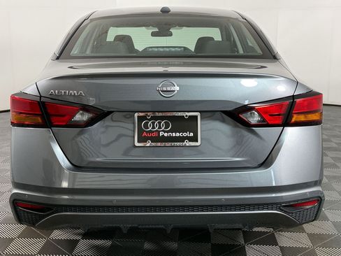 Used 2025 Nissan Altima 2.5 SV FWD image 8