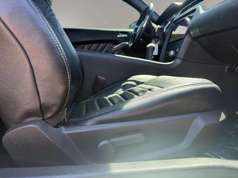 Used 2010 Ford Mustang GT Premium RWD image 32
