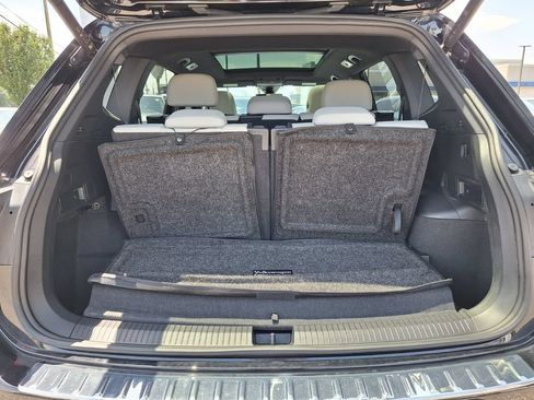 Used 2024 Volkswagen Tiguan SE R-Line FWD image 26