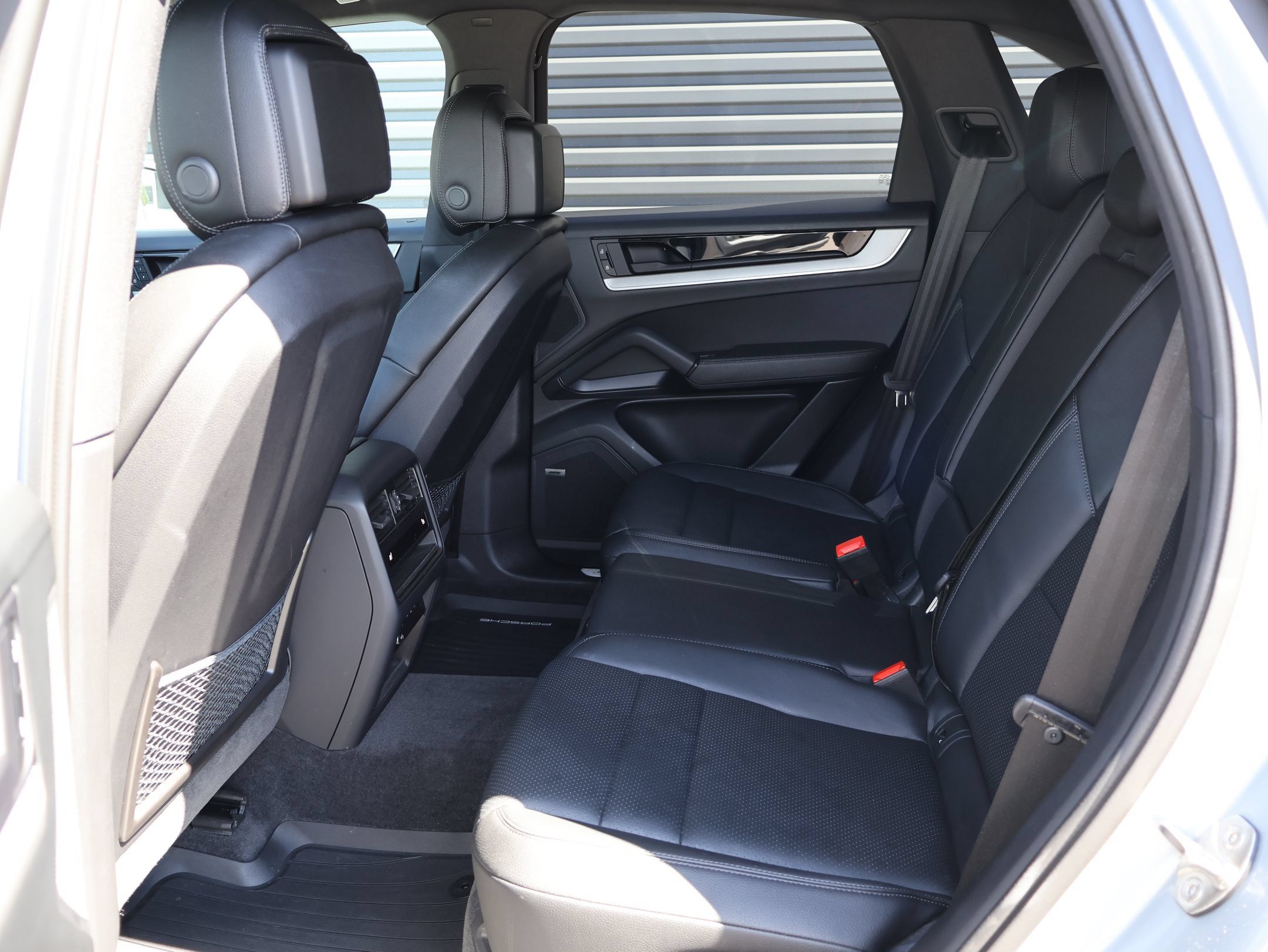 Used 2024 Porsche Cayenne AWD/4WD image 28