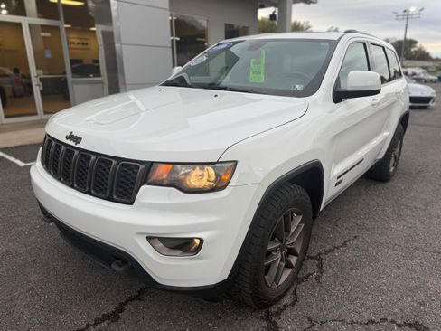 Used 2016 Jeep Grand Cherokee Laredo 75th Anniversary image 3