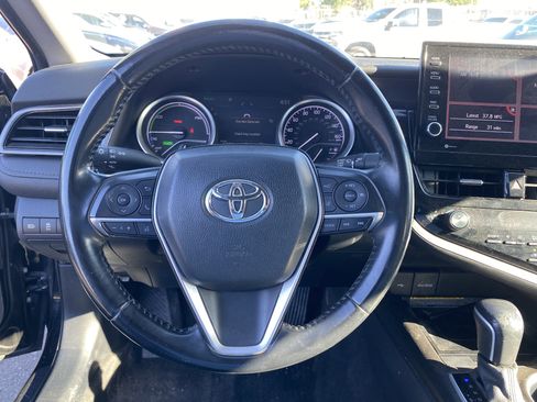 Used 2021 Toyota Camry XLE image 11