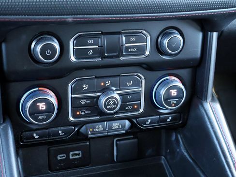 Used 2023 Chevrolet Suburban RST image 32