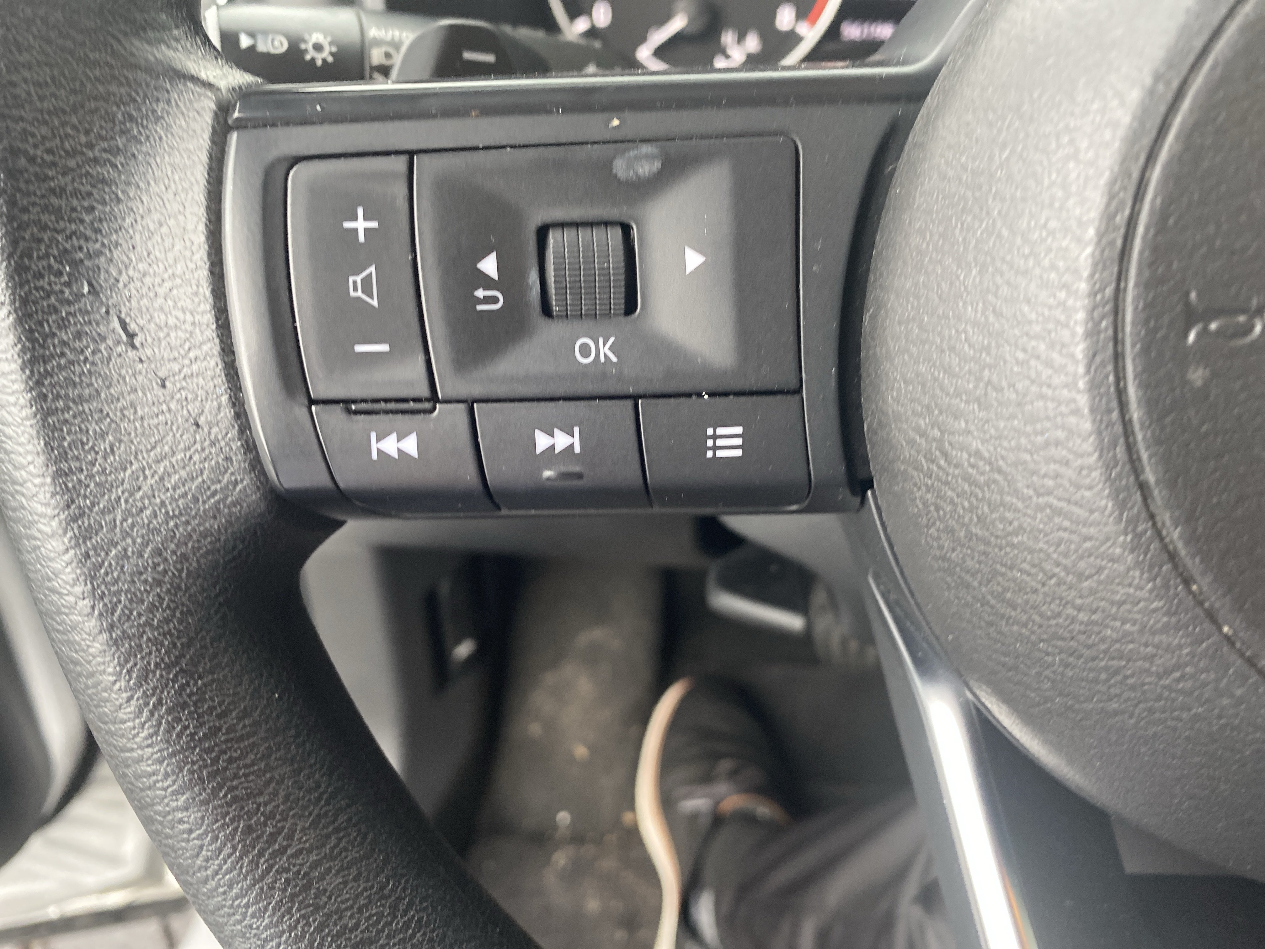 Used 2024 Nissan Rogue SV AWD/4WD image 11