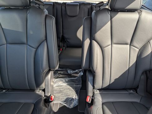 Certified 2025 Subaru Ascent Bronze Edition AWD/4WD image 13