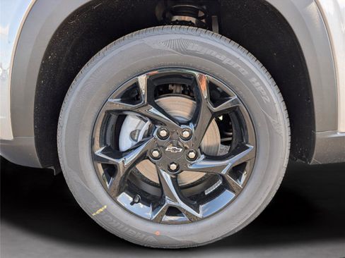 New 2026 Chevrolet Trax LT w/ Driver Confidence Package FWD image 10