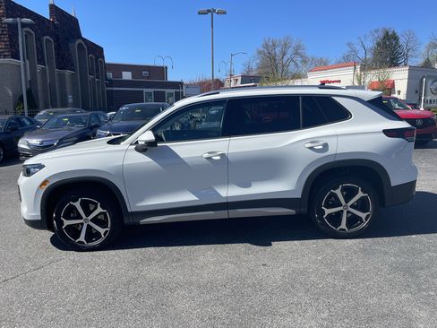 Used 2025 Volkswagen Tiguan SE image 4